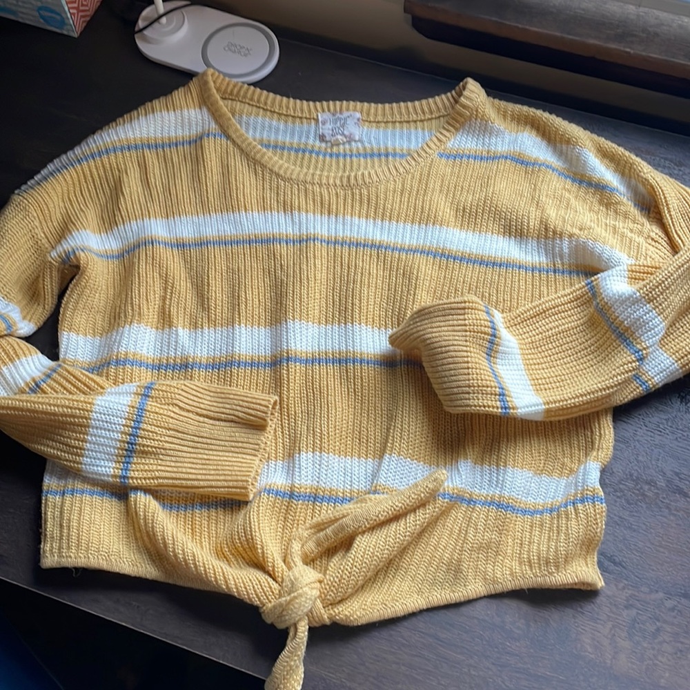 Like new Hippie Rose crop sweater